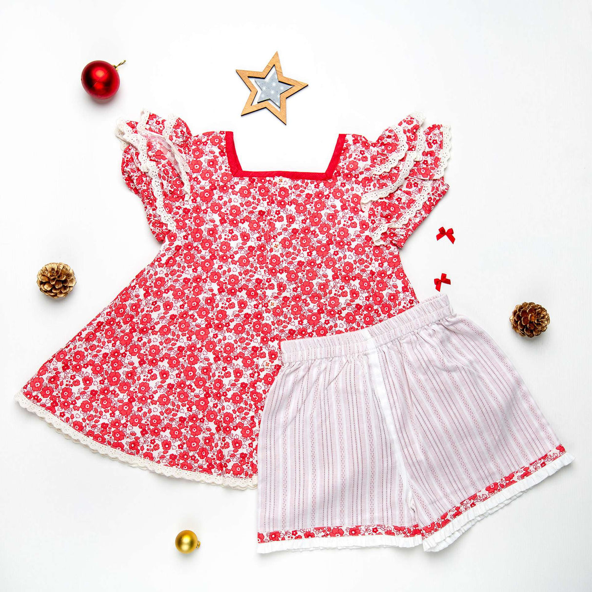 Ruffle sleeve coral print a-line tunic and ivory shorts