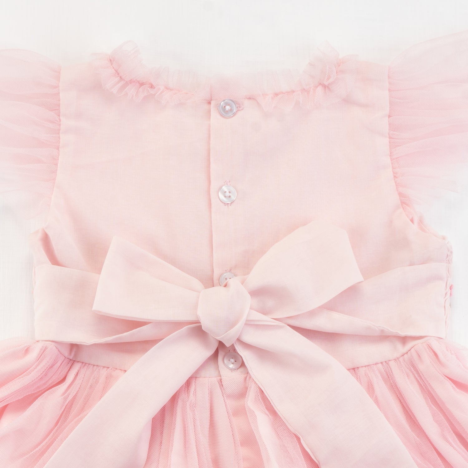Close-up of the back button and tied bow