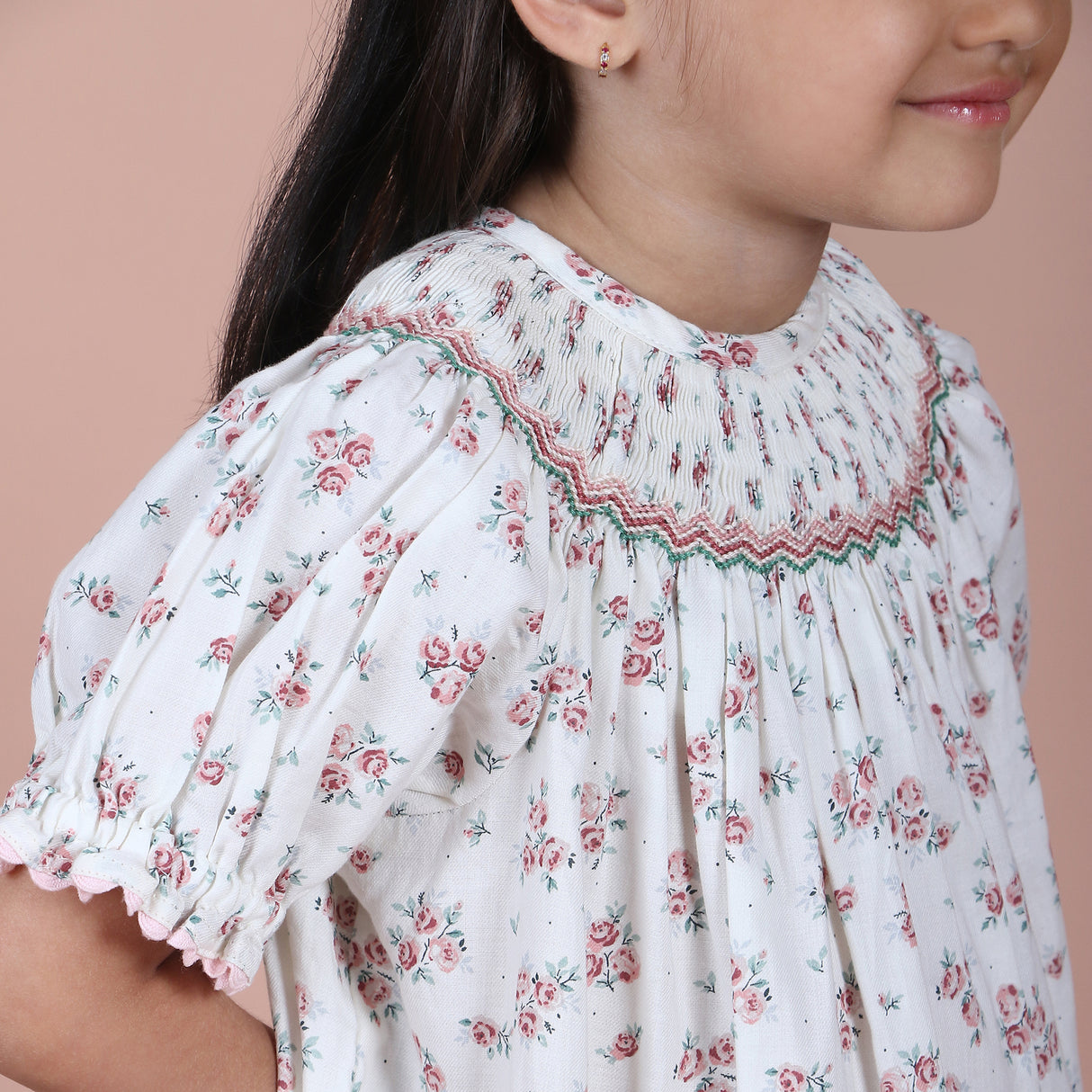 close-up of ric rac trim on the puffed sleeve